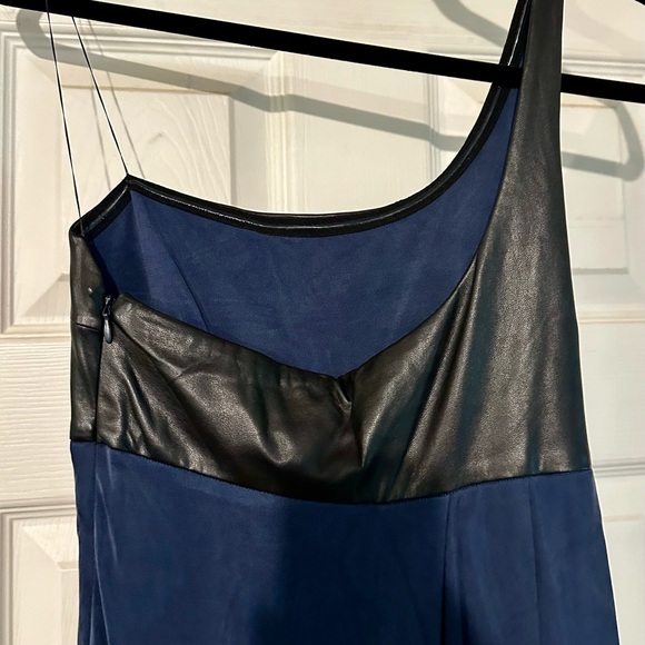 Stunning full length Hugo Boss Gown with leather bodice. - Picture 5 of 8